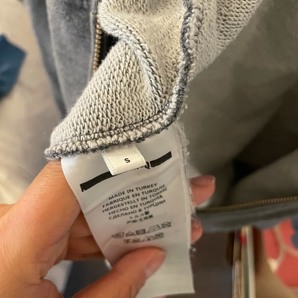 MCQ zip up - Picture 3 of 4